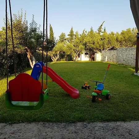 Cozy Cliff House Неа-Потидеа