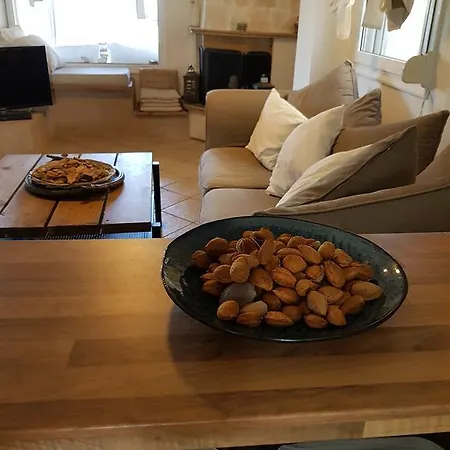 펜션 Cozy Cliff House 네아 포티데아