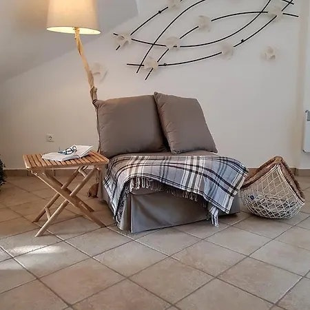 Cozy Cliff House 네아 포티데아