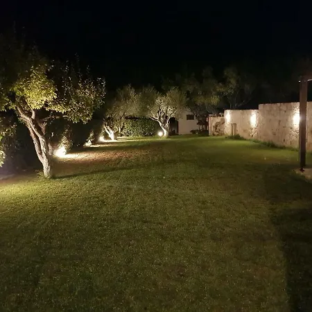 Cozy Cliff House * 네아 포티데아